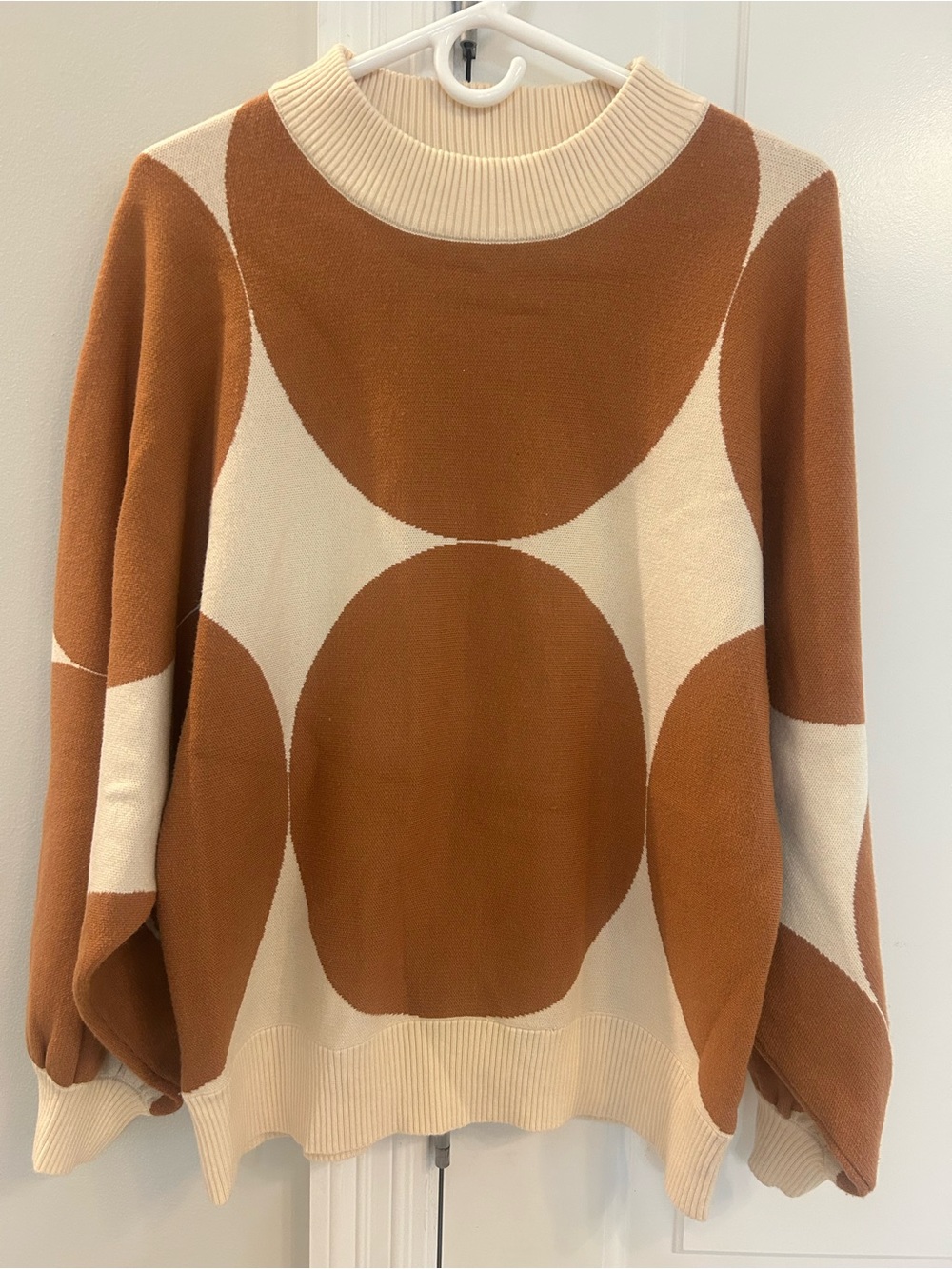 JODIFL Cream and Brown Graphic Turtleneck Sweater
